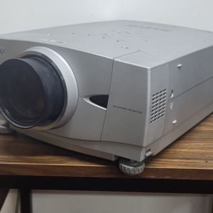 Projector Sanyo PLC-XP57L